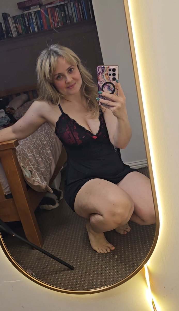 Constance Flame tweet media