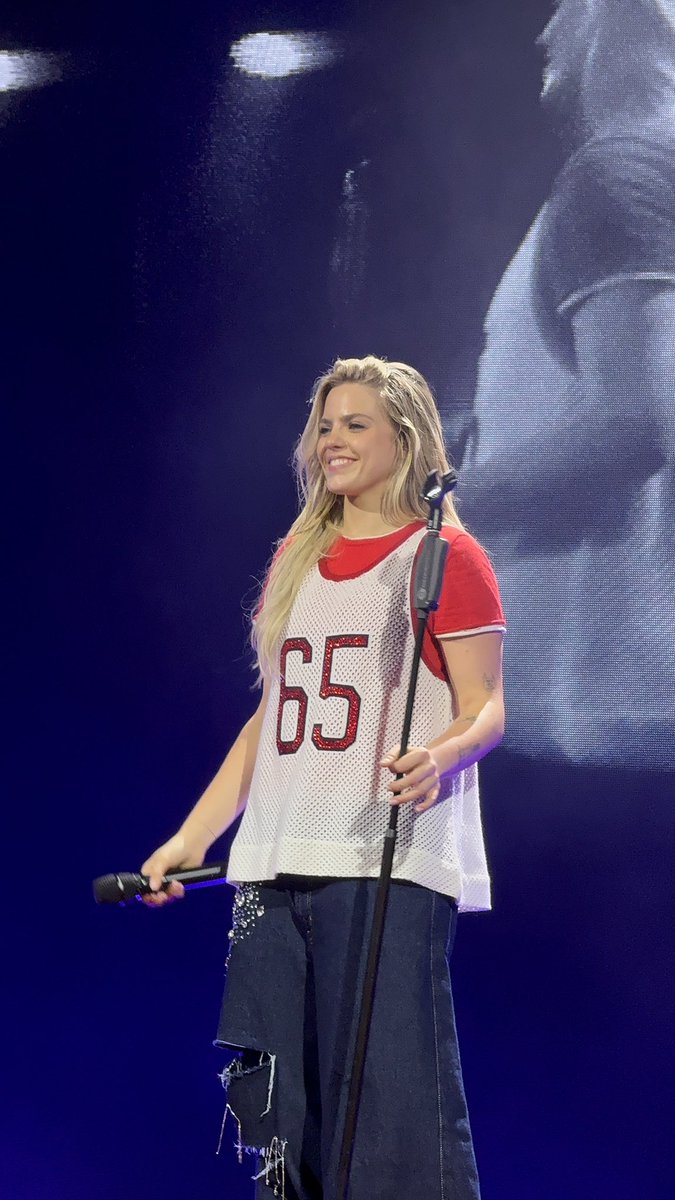 chlo ★🦋 RENEÉ WEEK tweet media