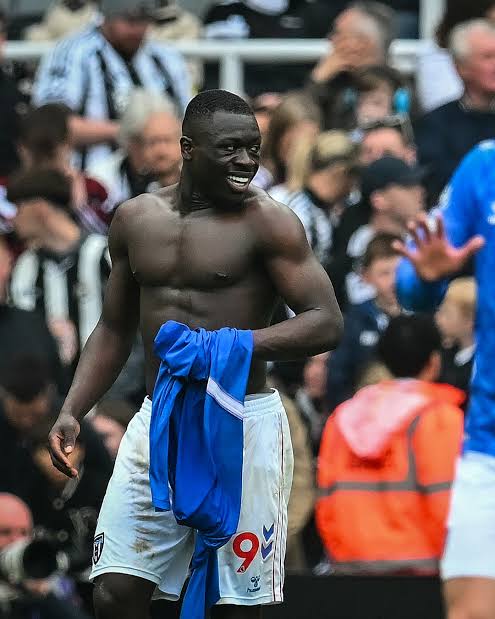 WTFSunlunPod's tweet image. ❤️ THE 𝙁𝙏𝙈 SHOW 🤍

🗣 "Bring me the head of Newcastle United"

Talbi. Brobbey. We've been gone so long...

It's good to be back.

linktr.ee/wtfsunderlandp…