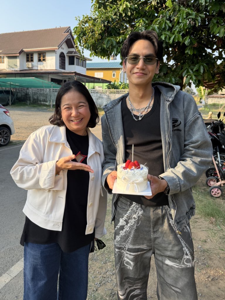 Only_YearPS tweet media