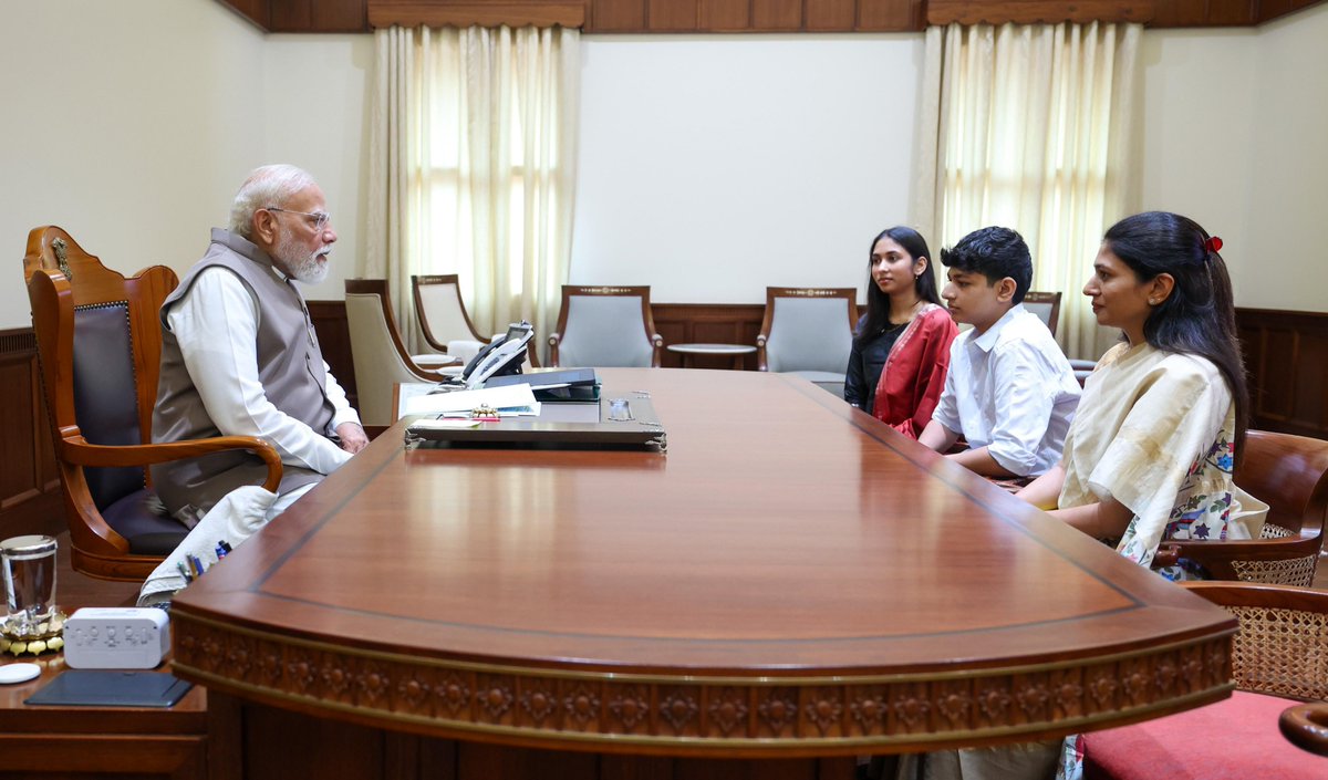 khadseraksha's tweet photo. Honoured to meet Hon'ble PM Sh Narendra Modi ji along with my son Gurunath and daughter Kkrishika. 

The interaction was truly warm and inspiring. I took the opportunity to highlight the Ministry of Youth Affairs & Sports' transformative initiatives, including ASMITA for women's sports empowerment and My Bharat Padyatras for youth engagement.

I am grateful for his visionary guidance.