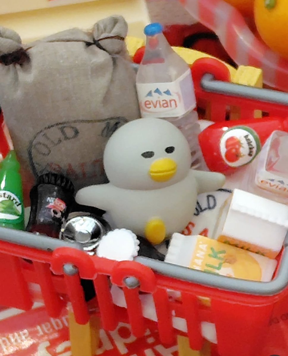 vanillachair's tweet photo. マクドナルドハッピーセット🍟、ただいまノラネコぐんだんさがしえBOOKが付録となっています💛まる一冊スタイリングさせて頂きました🧡かわいさぎっしりのミニサイズです♥️
#ノラネコぐんだん
#ハッピーセット　
#マクドナルド
#工藤ノリコ
#まえをけいこ。 https://t.co/dHY6ns7Vp0