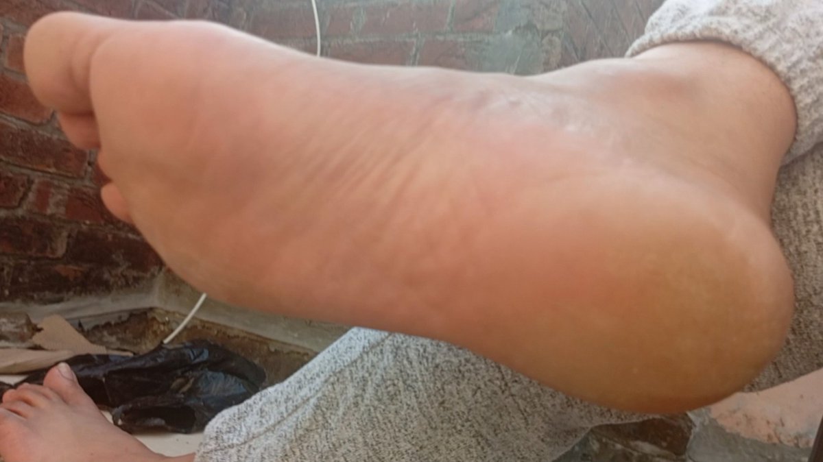 design11351's tweet photo. Full video is available on my Patreon (Feet &amp; Toes Tier)
To watch complete content, you’ll need to join my Patreon — link is in my profile bio 💫
#feet
#toes
#soles
#footcontent
#feetlover
#danglingfeet
#aestheticfeet
#cleanfeet
#footfetishcommunity
#instafeet
#feetpics https://t.co/yiHDVGQhBh