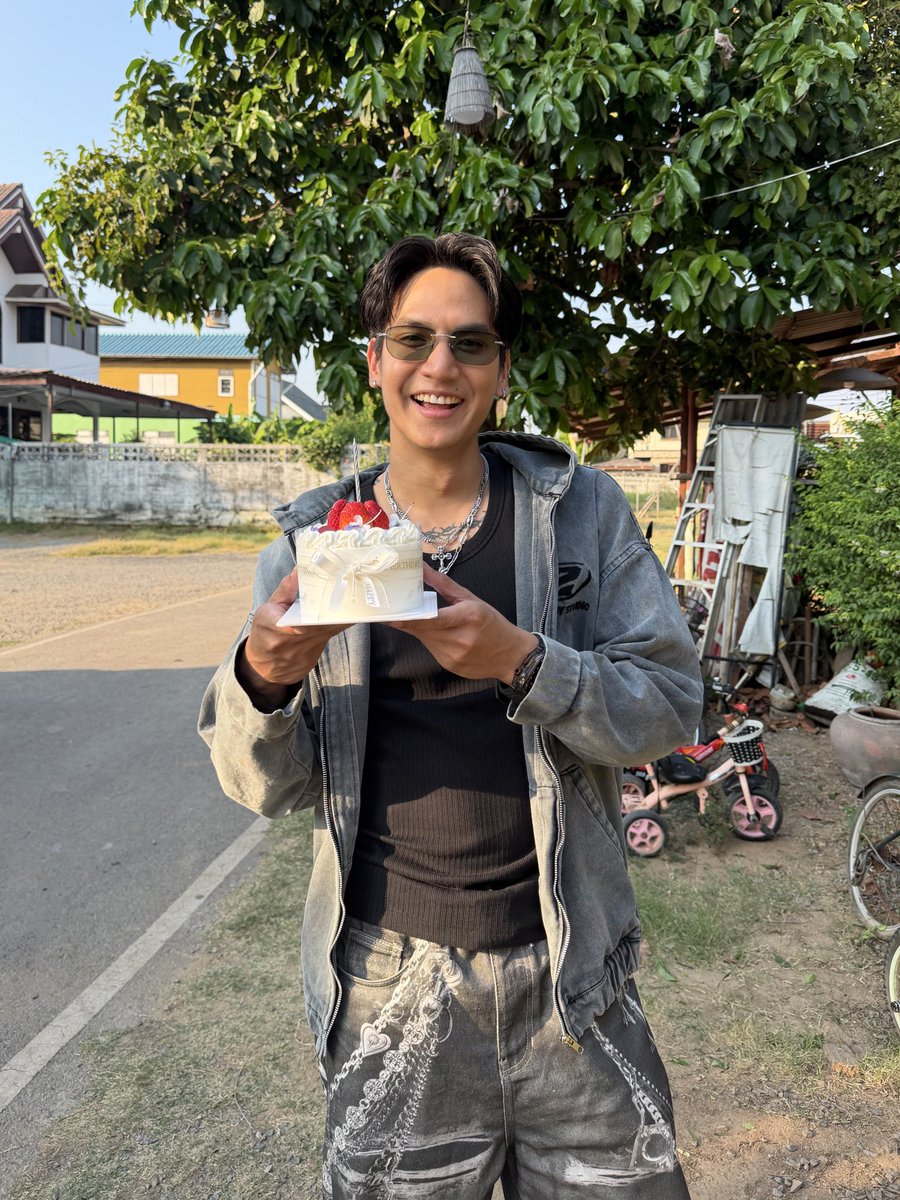 Only_YearPS tweet media