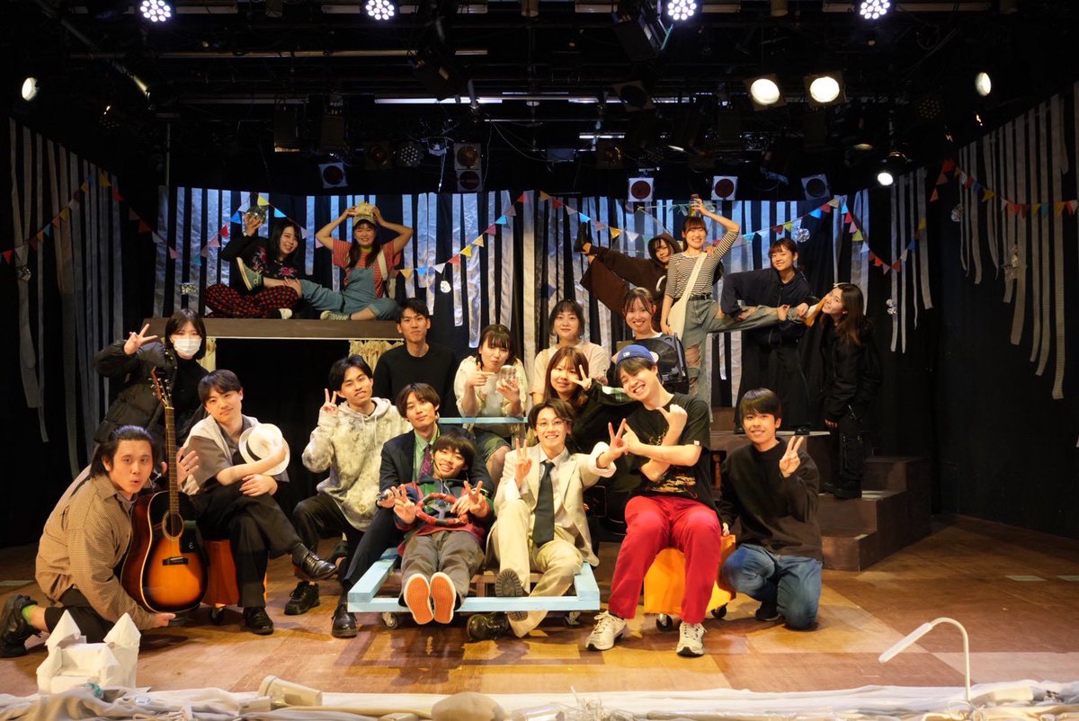 yonamimi47's tweet photo. 明治大学演劇研究部卒業公演『BGM』、全公演無事に終演いたしました。
皆様ありがとうございました。

ロロさんの暖かな作品をお借りして、4年間過ごしてきたアースタで素敵な空間を作れたこと、幸せに思います。

大好きな仲間たちとの最後の演劇。100年後までこの想い出を胸に…！

繭子役/夜波美月 https://t.co/UqXZUkdzts
