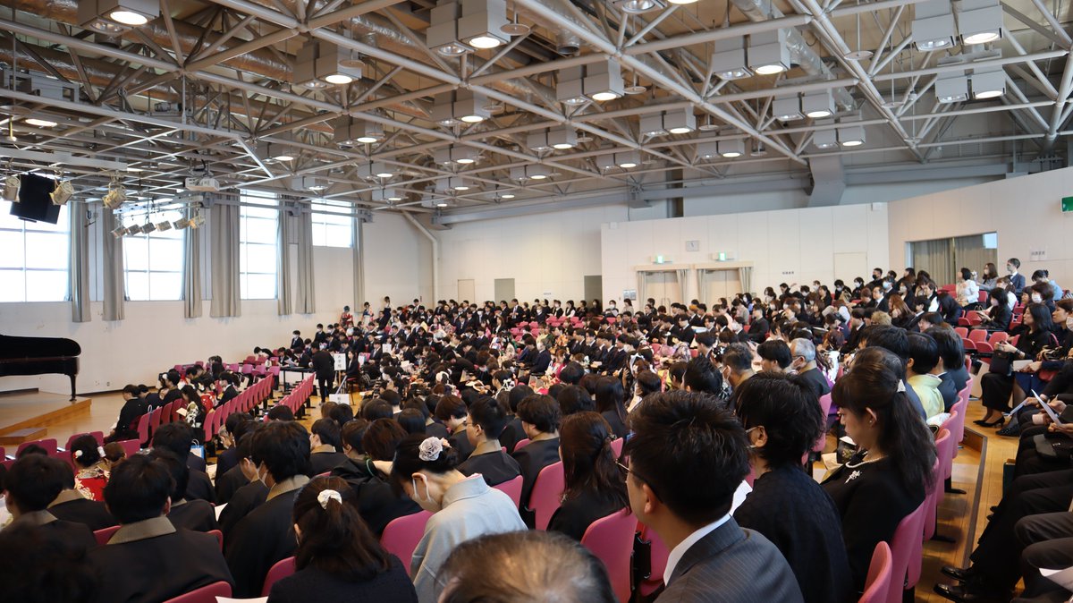DOHO_Univ's tweet photo. 本日おこなわれた2025年度卒業式の様子をお届けします。皆さま、本当におめでとうございます✨
同朋大学では桜が咲き始めています🌸
#同朋大学 #卒業式 #卒業 #同朋 #DOHO https://t.co/bplGNTUHFs