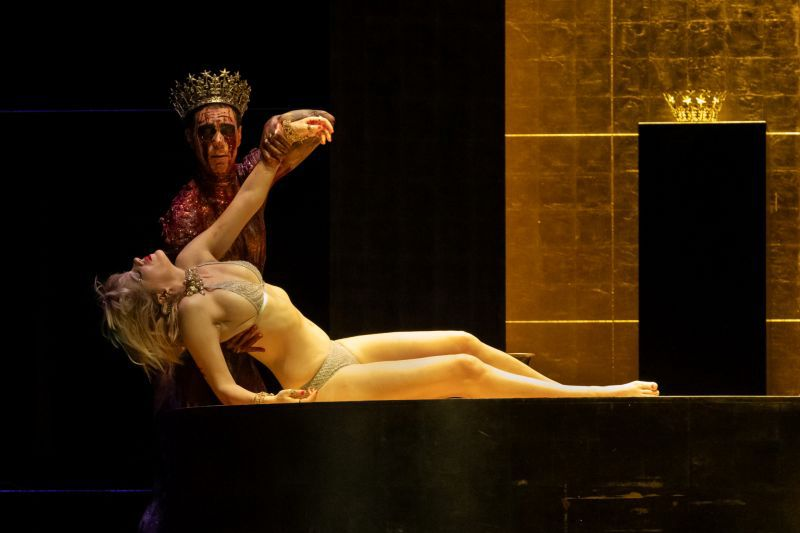 OperaLibera's tweet photo. Una significativa Semiramide al Teatro Massimo di Palermo con la direzione stilisticamente sicura di Christopher Franklin, la prova straordinaria di Vasilisa Berzhanskaya e la regia visivamente audace di Pierre-Emmanuel Rousseau, moderna e convincente.

https://t.co/DksOXYdMKH https://t.co/MZJSTGhSQq