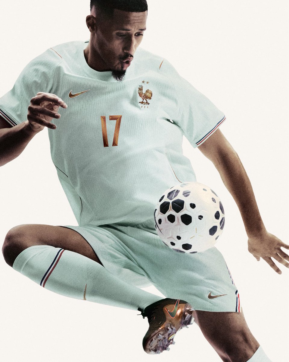 classicshirts's tweet photo. 🚨 𝑺𝑯𝑰𝑹𝑻 𝑨𝑳𝑬𝑹𝑻: The new France and Away shirt 🇫🇷 

That away shirt wow. Celebrating one of the greatest gifts ever given, The Statue of Liberty, given to the USA by France back in 1886.

What do you think? 🤔 https://t.co/iqQfIXwN5S
