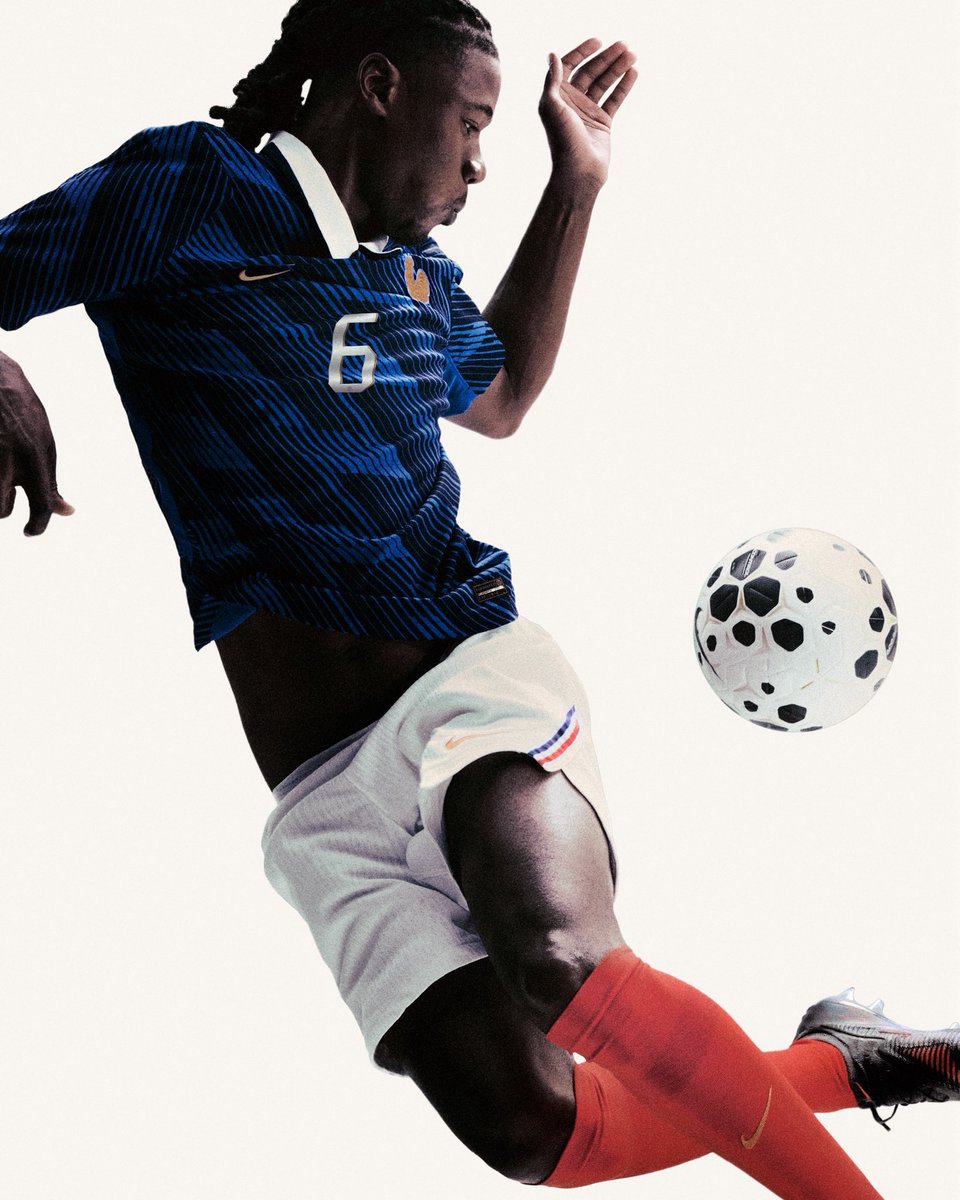 classicshirts's tweet photo. 🚨 𝑺𝑯𝑰𝑹𝑻 𝑨𝑳𝑬𝑹𝑻: The new France and Away shirt 🇫🇷 

That away shirt wow. Celebrating one of the greatest gifts ever given, The Statue of Liberty, given to the USA by France back in 1886.

What do you think? 🤔 https://t.co/iqQfIXwN5S