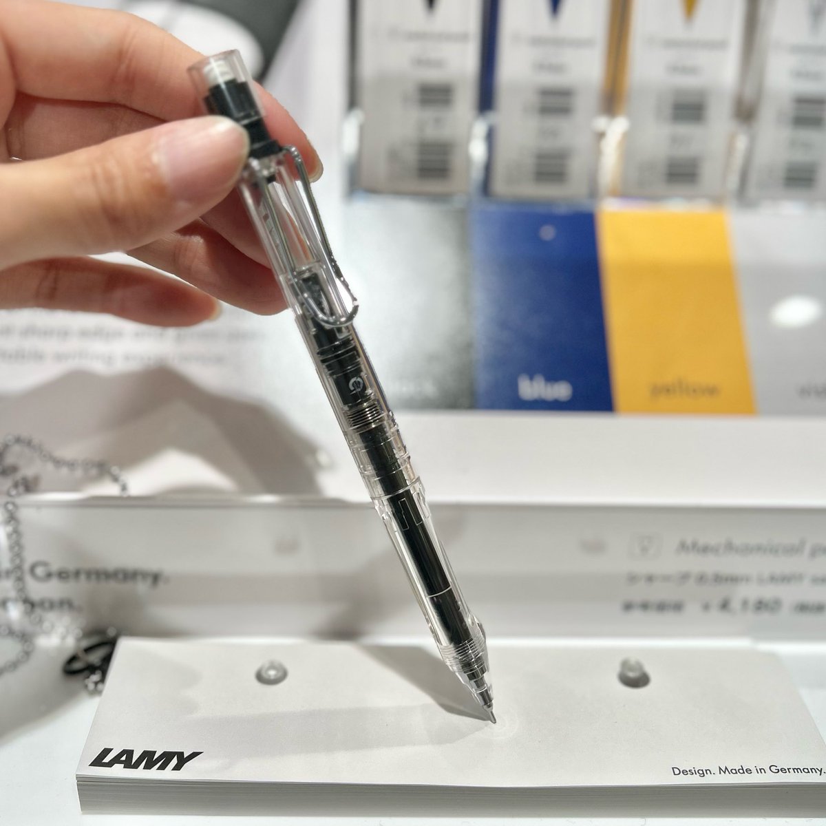 【BUNGUU各店🆕】
『LAMY safari KURUTOGA inside』

三菱鉛筆の #クルトガ 搭載モデルが新登場！
サンプルもございますので、ぜひお試しください🌟

#ラミー #BUNGUU #カネイリ