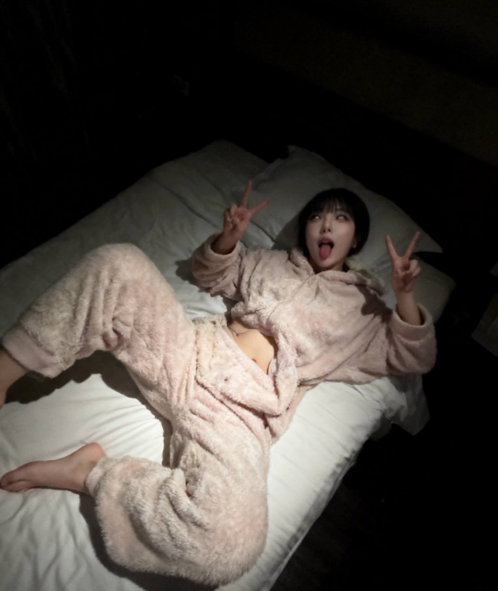 andy_gilbe80943's tweet photo. 父母面前的乖乖女实际上是头喜欢犯贱发情的老母猪 #女大学生 #母畜 https://t.co/WTmUGQDiPv