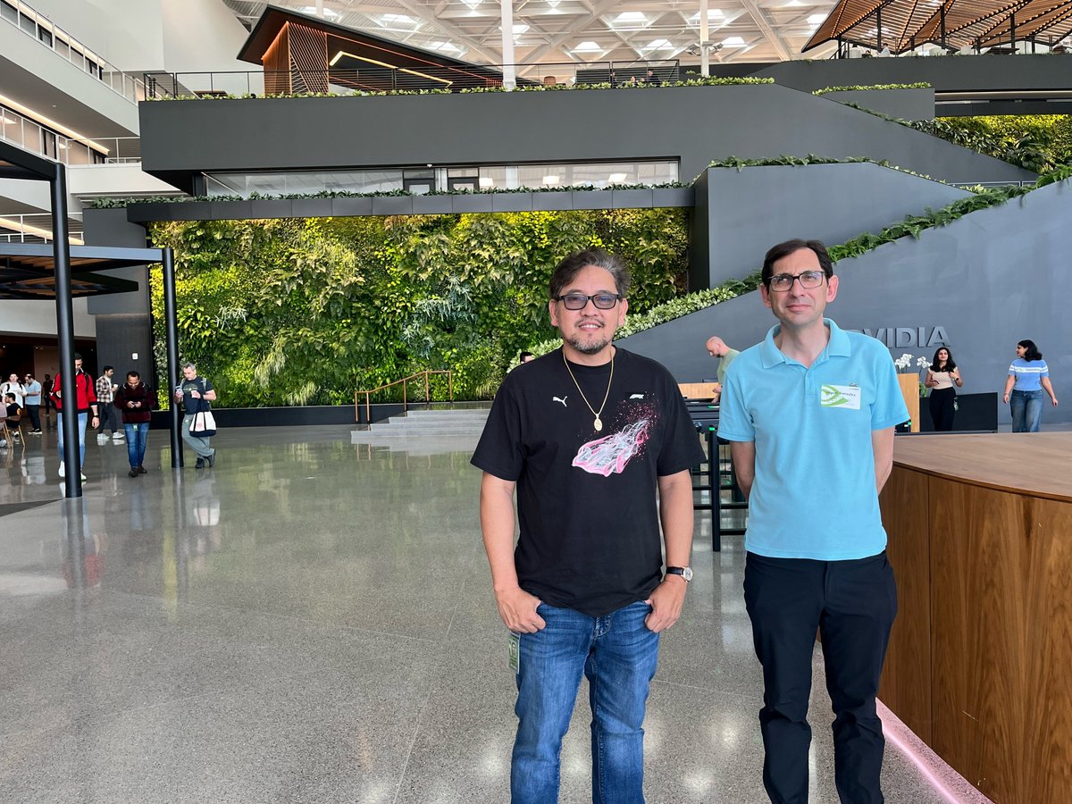 ZLCsupplychain's tweet photo. 🤝🏻💻 Zaragoza Logistics Center strengthens its alliance with NVIDIA. For the 2nd year, they collaborate on academic projects and explore new PhD research lines. 

A Silicon Valley visit further boosts this key partnership in AI &amp; supply chain. 

#NVIDIA #MITSCALE https://t.co/lIPFx2SgQc