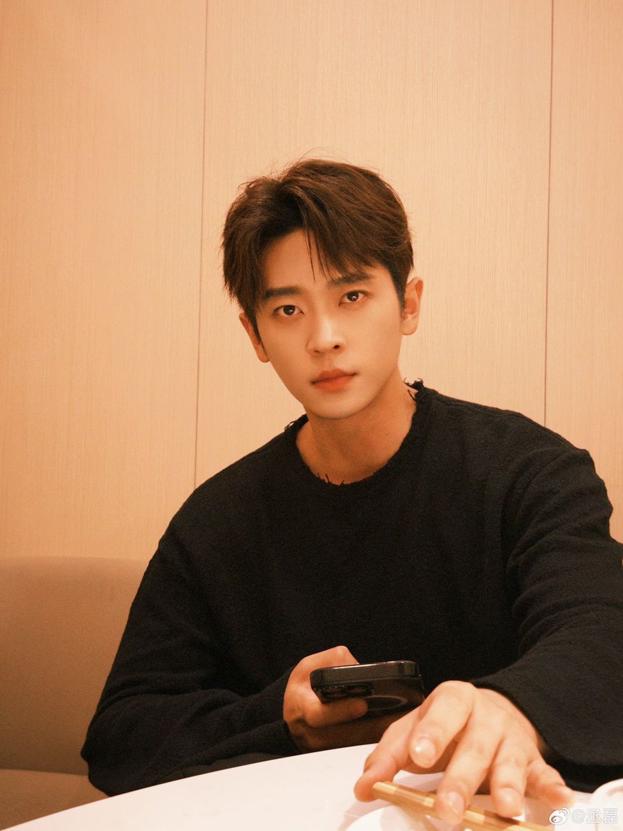 여러분이 안정형이어도 그냥 안정형 승뢰하세요
내가 본 중남중 안정형 원탑임
모든 사진마다 눈빛부터 분위기가 날 위해서 존재하는거 같음