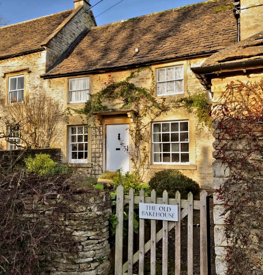 English Cottages tweet media