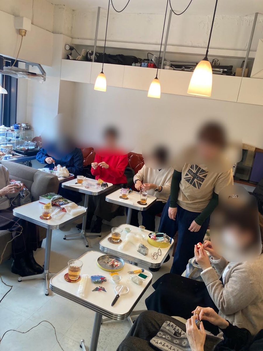 BUNDCAFE's tweet photo. 『運針の会』

4月19日（日）10時〜12時
会費３千円にて
（ケーキ、お茶付き）

1級和裁技能士の安田先生を迎え、針山orカンタを
作ります。布、茶器、針、鋏、指抜き等お持ちください。無い方は、ご用意します。

バンドカフェ
中）南1西5cuteビル6階
011-232-0880
☎️電話くださいませ https://t.co/J96DsZvtk8