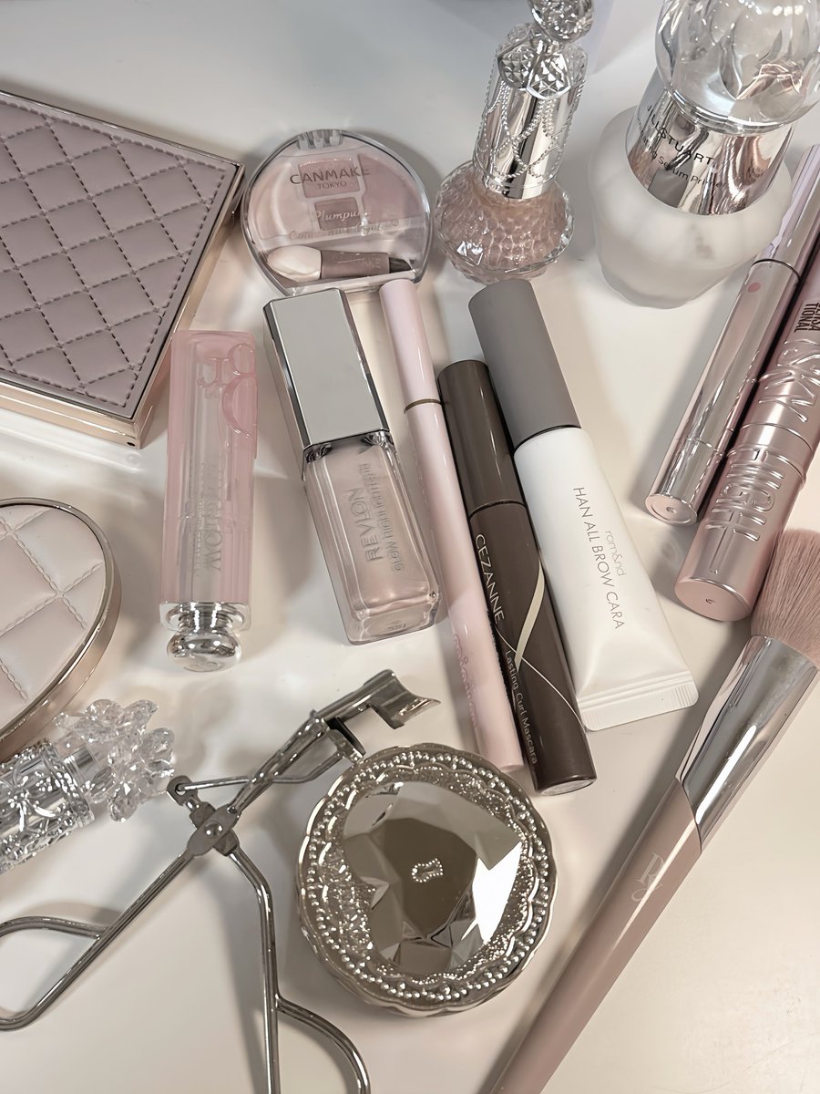 メイク終わりのデスクの上
いつもに増してキラキラ ꪔ̤𖠚ᐝ