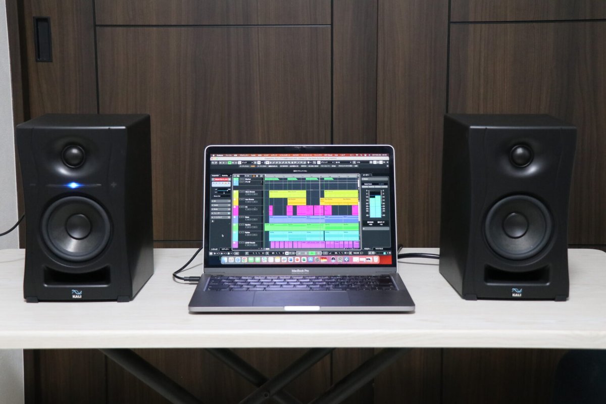 Hibinocom's tweet photo. 【新着レビュー記事】
Kali Audioのスタジオモニタースピーカー「LP-UNF」を音のプロ ヒビノのスタッフが解説✨
豊富な入力端子を備えながらBluetooth再生にも対応！音楽制作はもちろんのこと、高音質の音楽鑑賞用途でも大活躍します♪
スピーカーをお探しの方は要チェックです😉
#KaliAudio https://t.co/0838KnqIQ8