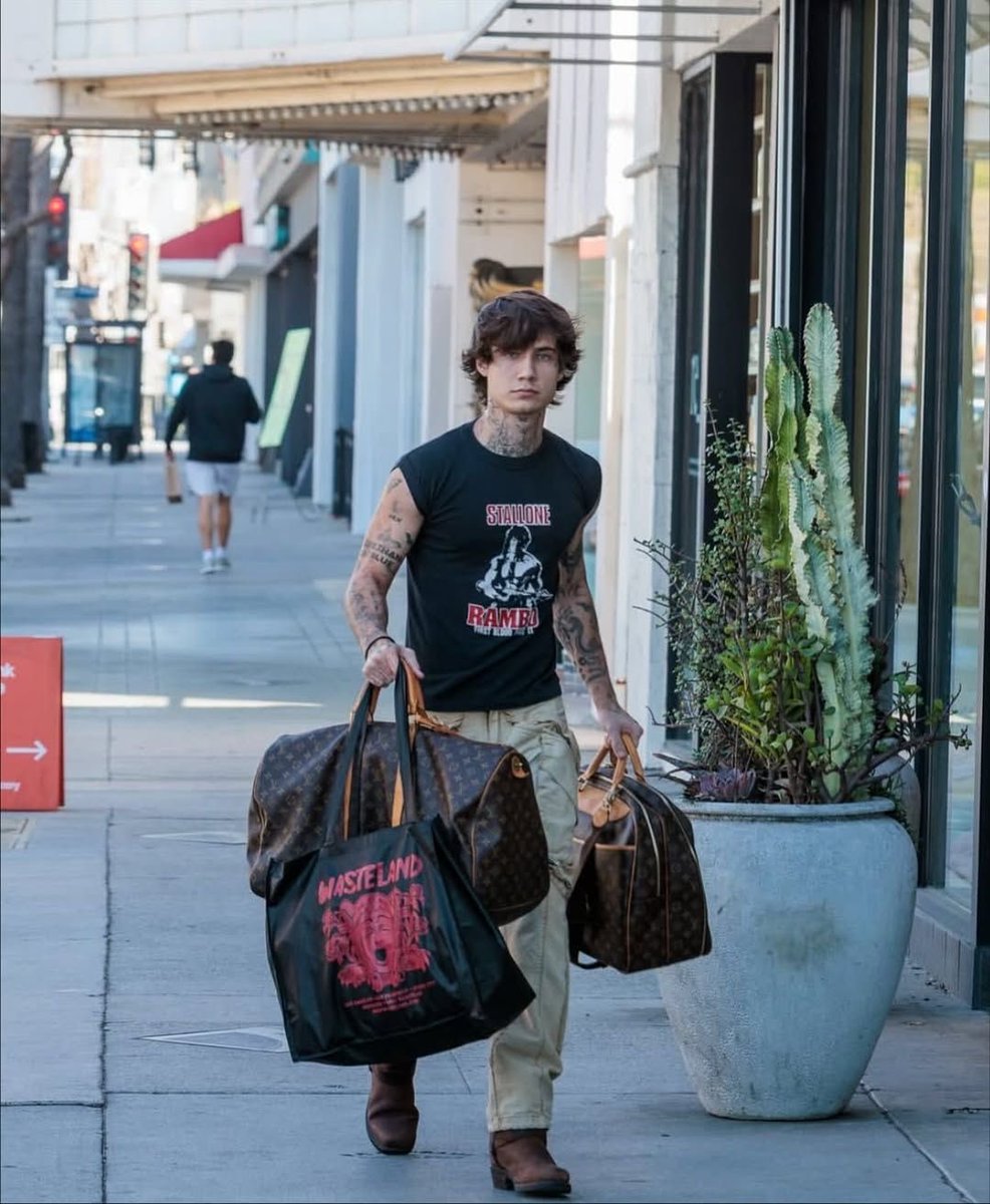 𝓏𝑜𝓇𝓇𝑜 tweet media