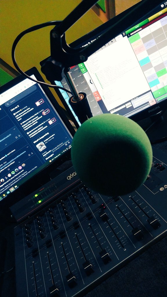 hillsfmkabale's tweet photo. #Nowplayingonhillsfm is #Omwana By @JKanyomozi π₯
Hottest Mid-morning π» show with @otracybae256 || @McShammy97 π
#hillsfmamtopm
#freshhitsforkigezi
#takingyoutothetop https://t.co/mCy32tLxYL