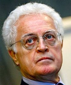 Arturo_Scotto's tweet photo. Proprio quando la sinistra vince a Parigi, Marsiglia e Lione, muore Lionel Jospin, leader socialista e primo ministro.
Un riformatore, promosse la riduzione dell’orario di lavoro a parità di salario.
Mancherà a chi pensa che la difesa dei diritti sia il cuore di ogni democrazia. https://t.co/LhQMhPTRff