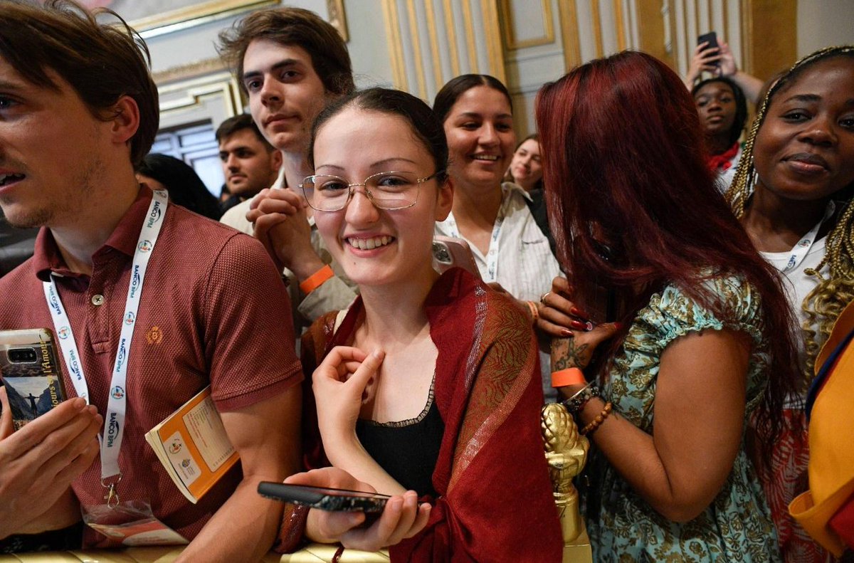 VaticanNewsPL's tweet photo. Coraz więcej dorosłych Amerykanów przygotowuje się do przyjęcia wiary katolickiej. Dane z diecezji wskazują, że nadchodząca #Wielkanoc przyniesie wyraźny wzrost liczby katechumenów, co wielu interpretuje jako lokalne „odrodzenia” wiary.

➡️https://t.co/8Iba7iOtvi

@EpiskopatNews https://t.co/2UGvL1JbUm