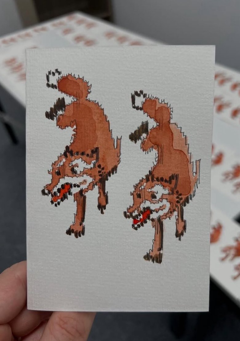 프로젝트 헤일메리 그레이스의 니트 가디건.
원래는 회색늑대와 피묻은 발바닥이 있는 니트였는데 선생님 이미지랑 안 맞는 거 같아서 표정은 여우처럼, 털 색은 갈색으로, 발바닥은 회색으로 변경해 총 5벌을 “뜨개질”해서 완성했다고. 그래서 늑대가 호엥😳? 귀여워짐ㅋㅋㅋ
theglobeandmail.com/life/style/fas…