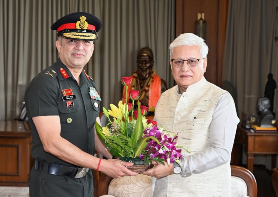 Director General of NCC Maharashtra Maj. Gen. Vivek Tyagi called on Governor Jishnu Dev Varma at Lok Bhavan, Mumbai. This was a courtesy call.