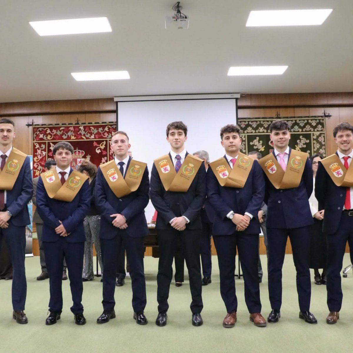 unileon's tweet photo. 🎓 Cerramos la semana felicitando a los 293 ingenier@s que se graduaron en la Escuela de Ingenierías Industrial, Informática y Aeroespacial de la Universidad de León.

¡Mucha suerte y éxito en esta nueva etapa! 🌟

#IngenieríaULE #GraduaciónULE #OrgulloULE #FuturoBrillante https://t.co/XBydKwYTQD