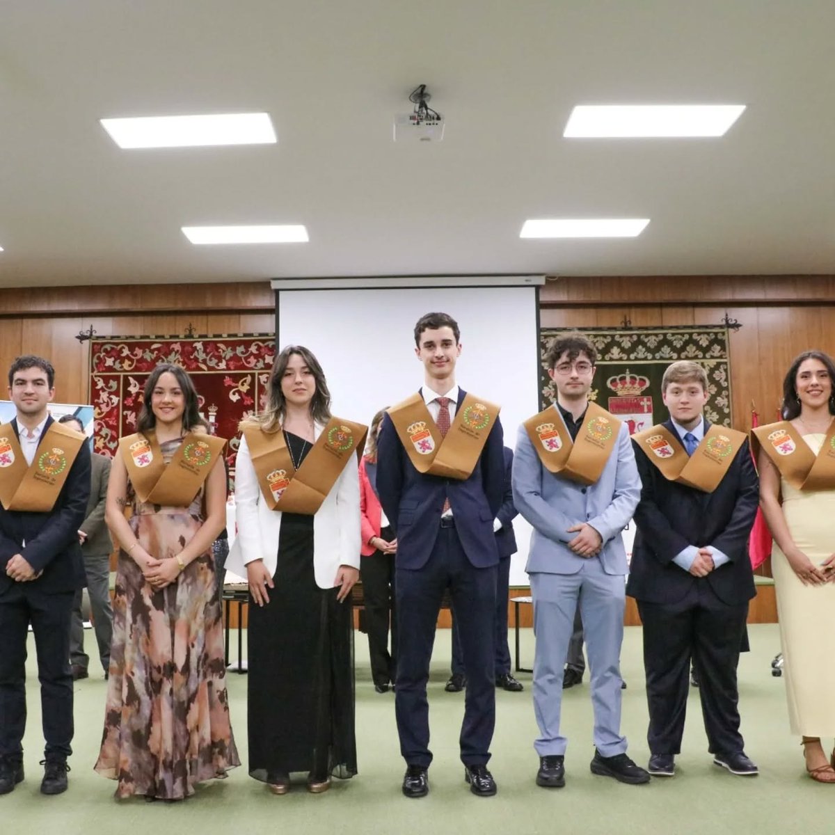 unileon's tweet photo. 🎓 Cerramos la semana felicitando a los 293 ingenier@s que se graduaron en la Escuela de Ingenierías Industrial, Informática y Aeroespacial de la Universidad de León.

¡Mucha suerte y éxito en esta nueva etapa! 🌟

#IngenieríaULE #GraduaciónULE #OrgulloULE #FuturoBrillante https://t.co/XBydKwYTQD