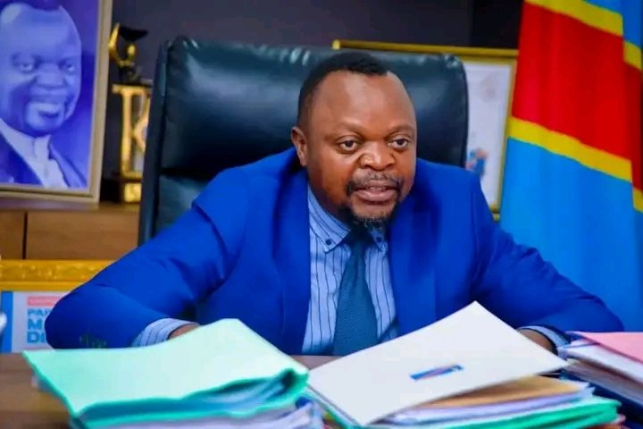 🚨 JUSTICE : <a href="/PMantezolo/">Papy MANTEZOLO</a>,  président déchu de l’APKC, a été arrêté alors qu’il tentait de fuir vers Brazzaville en traversant le fleuve Congo de nuit, et cette tentative pourrait entraîner un jugement rapide en procédure de flagrance pour obstruction à la justice.
A suivre...