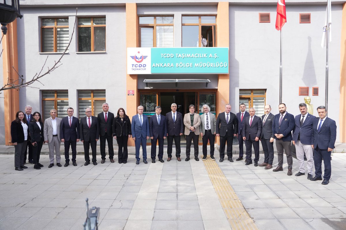 Ankara Bölge Müdürü olarak ataması yapılan Sn. Abdullah Yücel; görevini bir önceki Bölge Müdürümüz, şu an ki Genel Müdür Yardımcımız Sn. Erhan Gör’den teslim aldı.

Devir teslim törenine Genel Müdür Yardımcımız Sn. <a href="/semscakiroglu/">Şems ÇAKIROĞLU</a> ve değerli yöneticilerimiz de katılarak hayırlı