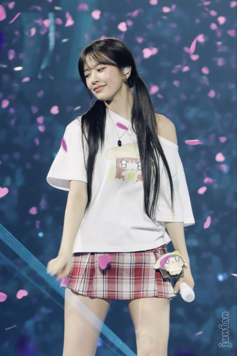 An Apple tweet media