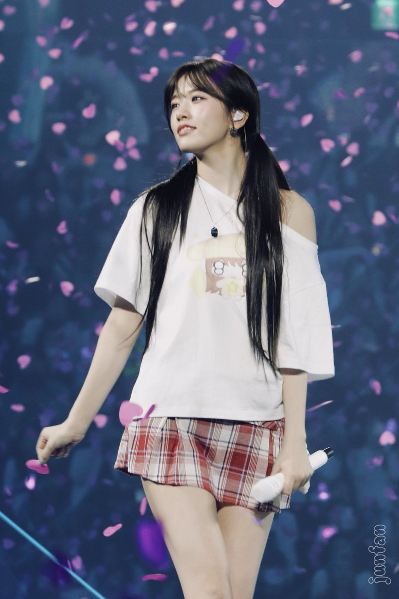 An Apple tweet media