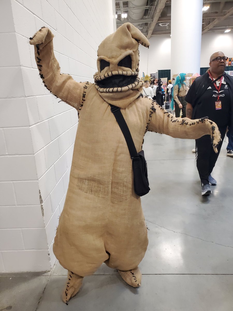 killmonger52's tweet photo. #ECCC26 https://t.co/8oQF23vR3i