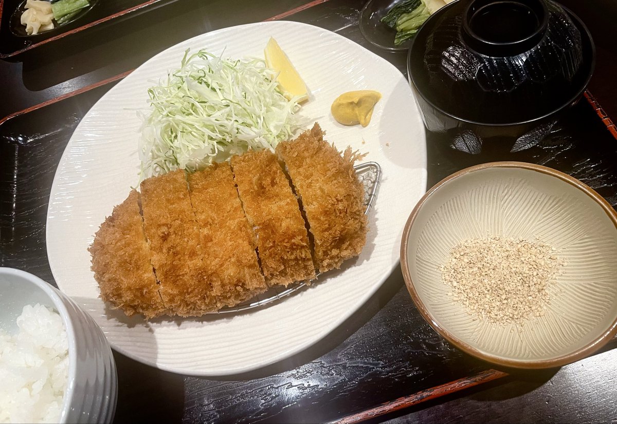 ag48ers's tweet photo. Yamanashi 特ロースかつ定食(200g)
#甲斐市
#山梨県
#とん季
#withMa https://t.co/2TDiNR9mov