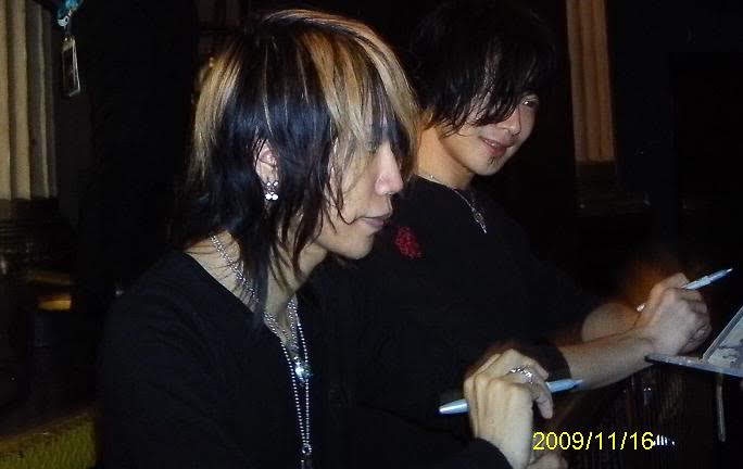 hourly diru tweet media