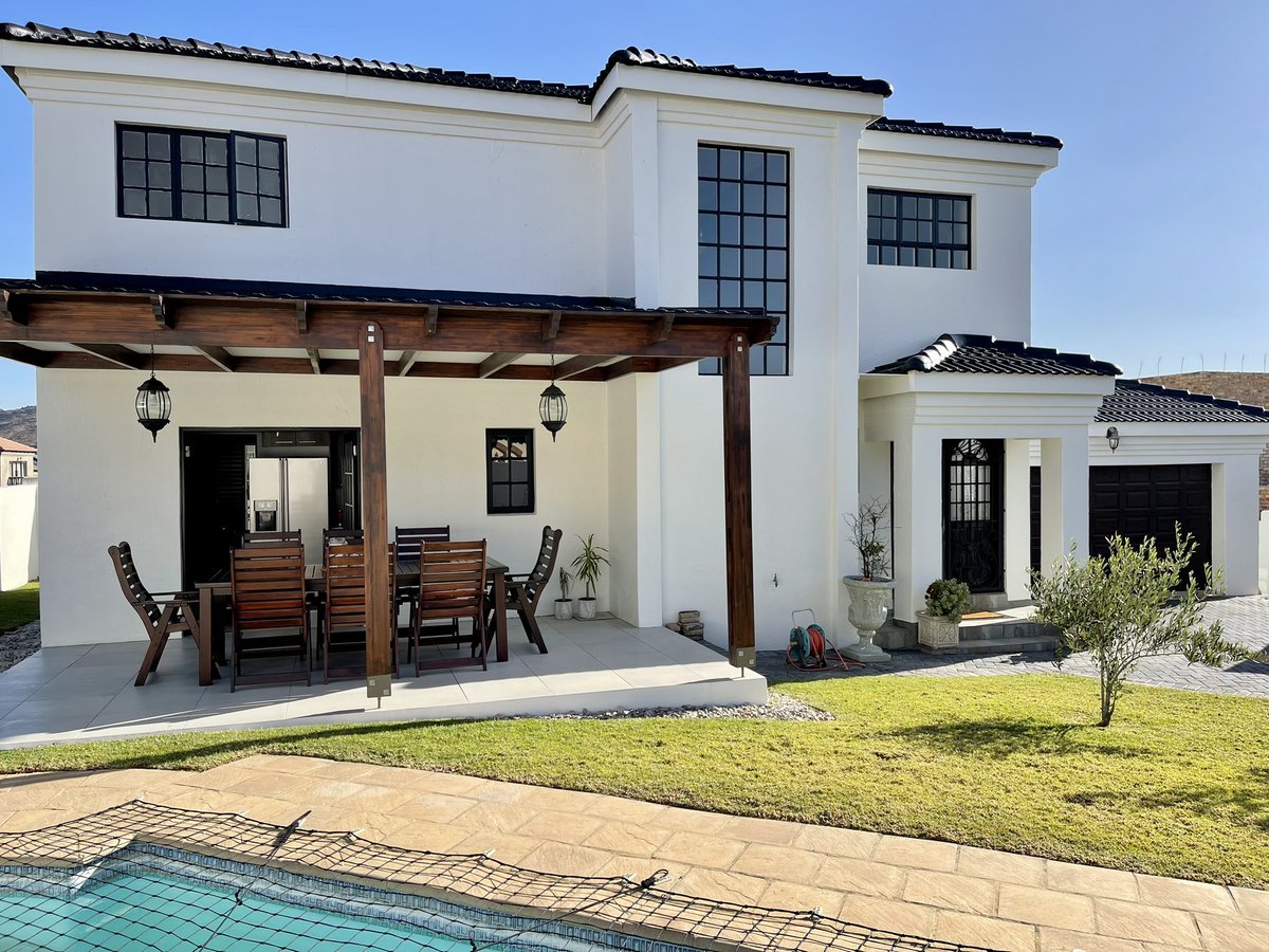 SPLASHED tweet media