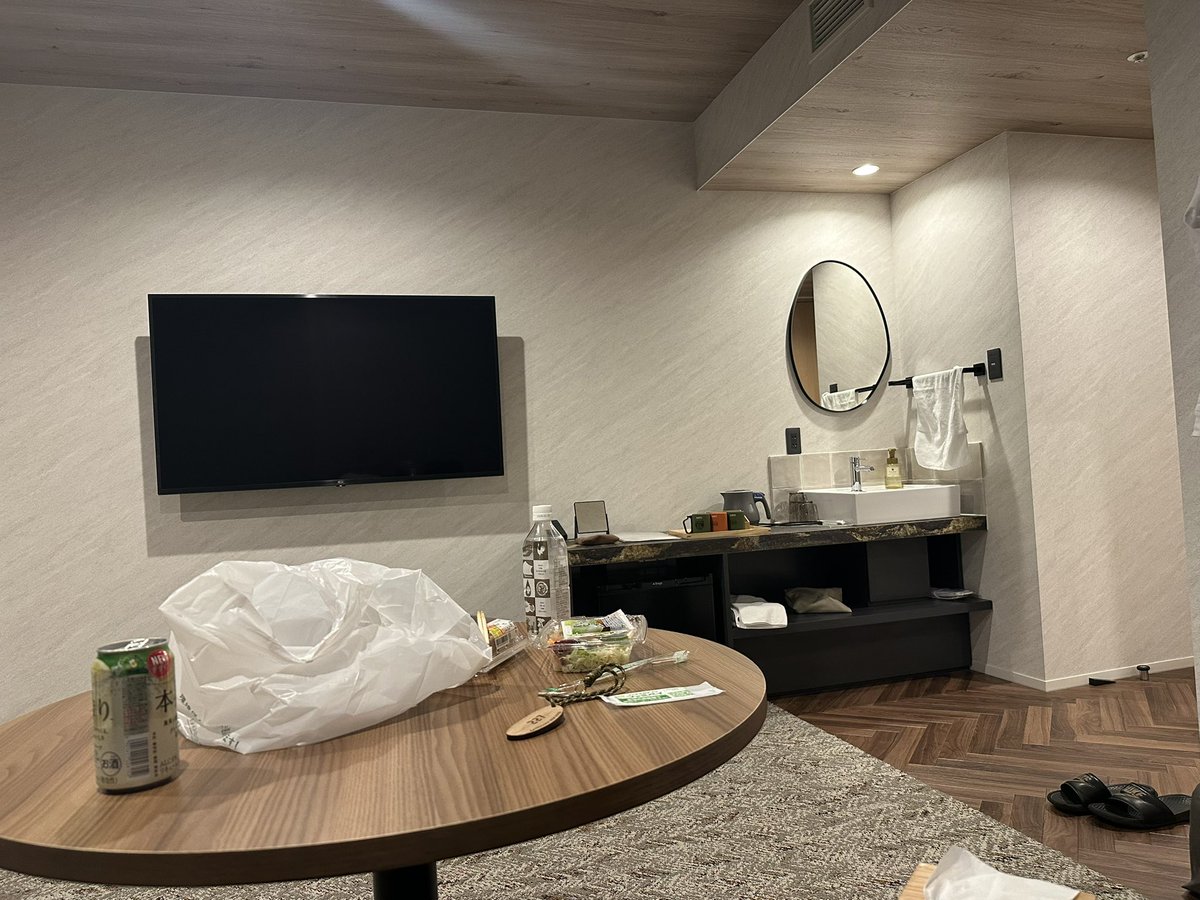 PLdl0's tweet photo. 今回の出張メチャクチャ良い部屋！ https://t.co/uvudjGYFSK