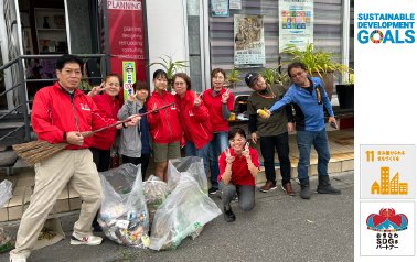 switch_STTA's tweet photo. 令和８年３月２１日（土）、恒例の早朝清掃を実施いたしました🧹✨

朝早くからお集まりいただいた城保育園の先生、仲宗根設備さん,
皆様のおかげで、事務所前の「トックリキワタ通り」がスッキリ綺麗になりました！
ありがとうございます🌿💖 https://t.co/xkO5SwbNiG
