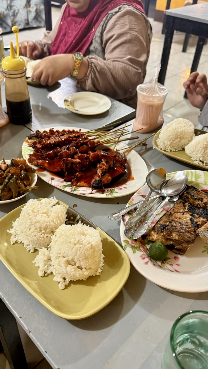 Unothearchives tweet media