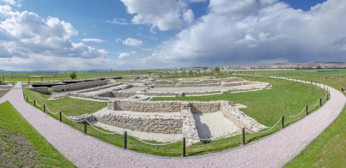 AlboRacer01's tweet image. The History TALKS about #Illyrian #Dardania and #Ulpiana
#Serbian PROPAGANDA is just a BIG LIE! 

ancient-origins.net/ancient-places…