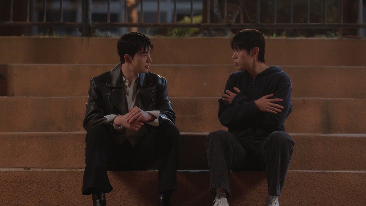 LookARound tweet media