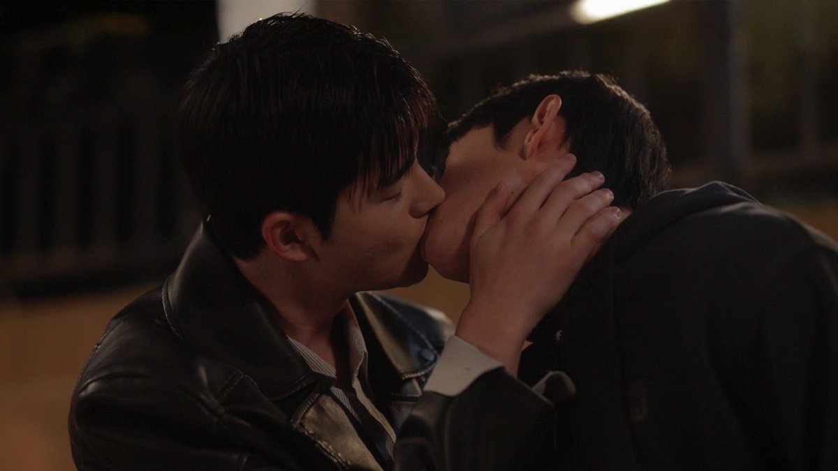 LookARound tweet media