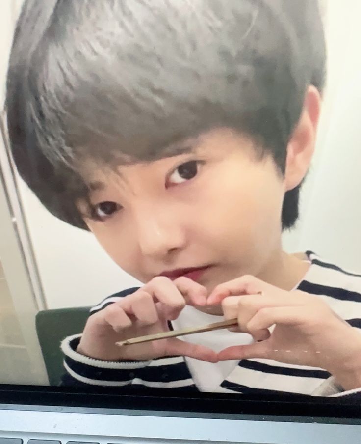 gf uri renjunie tweet media