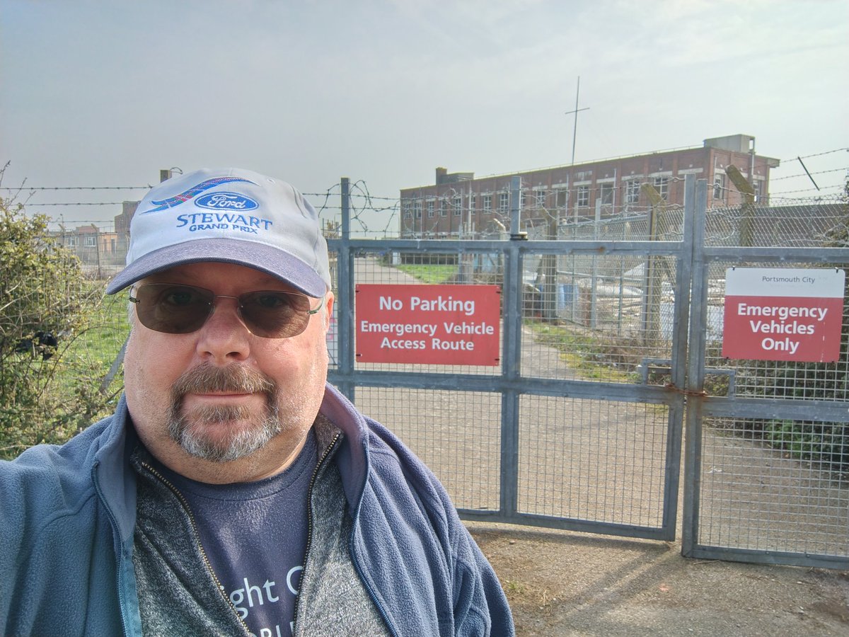 thatcedric's tweet photo. Yesterday's walk took me to HMS Seaspite from #DoctorWho, The #SeaDevils.
Fraser Ranges, Southsea has been due for demolition for 20 years so if you want to see this location I wouldn't wait too long. https://t.co/oIPyxTGQk7