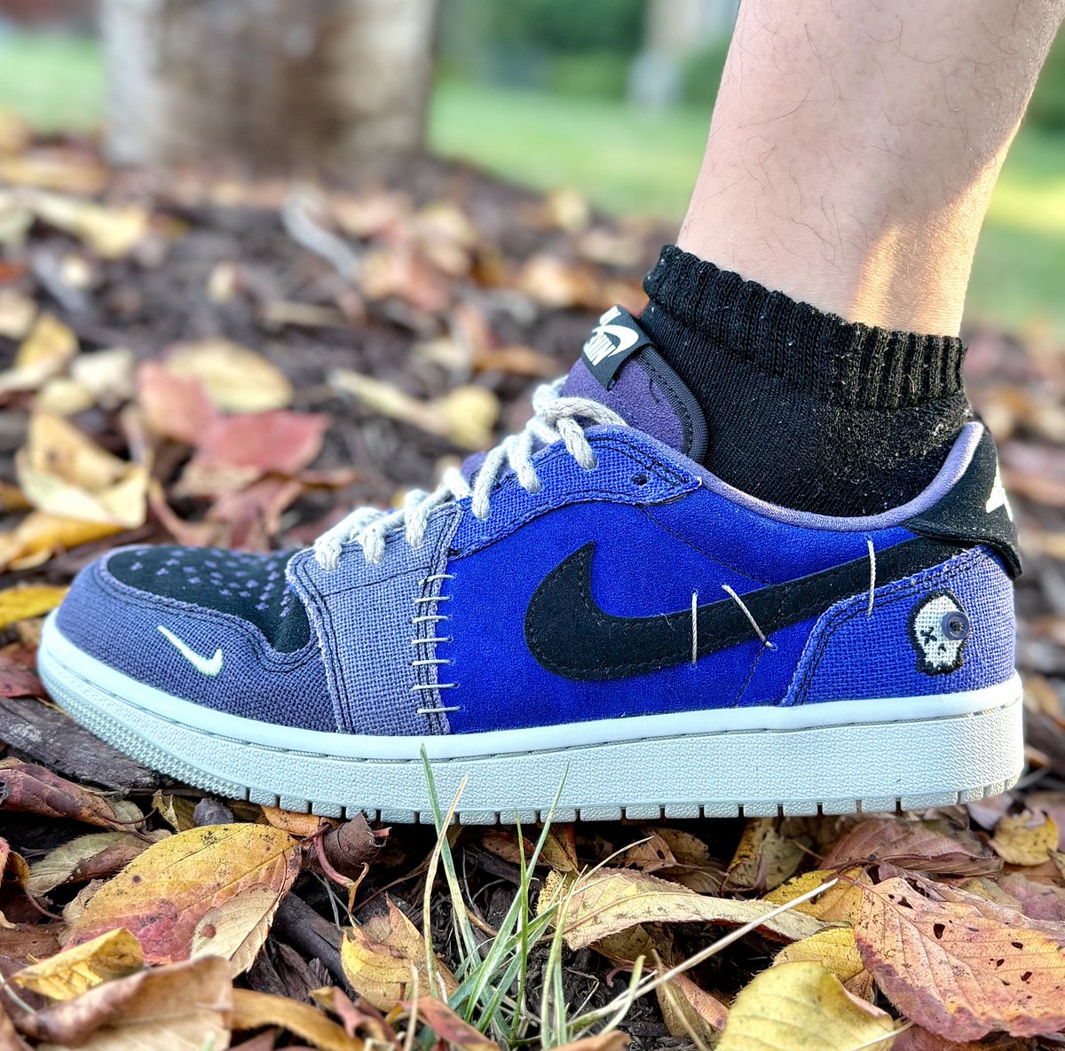 SneakerTweeker's tweet image. Monday once again. Starting out the week on the right foot. AJ1 Low Voodoo’s are the call today. My favorite release last year. 
@nikestore @Jumpman23 #sneakerhead #yoursneakersaredope #snkrskickcheck
#photographyisart #photooftheday #wearyourkicks #SNKRS #KOTD