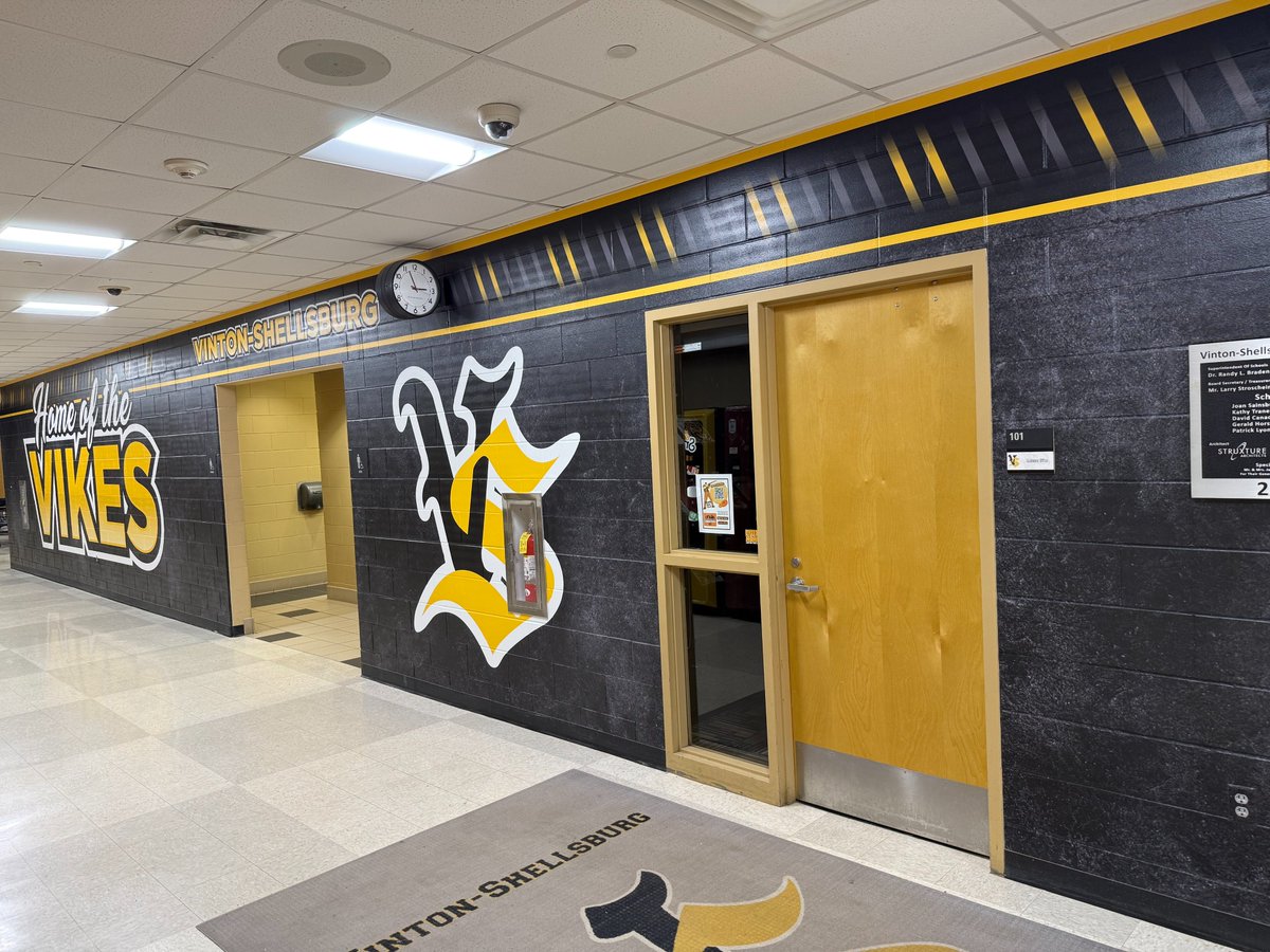 VarsityGroupDSM's tweet photo. Our newest installation at Vinton-Shellsburg! Some impactful wall graphics and trophy case graphics really bring this space to life! 

#HomeOfTheVikes https://t.co/PjnnZKdqJY