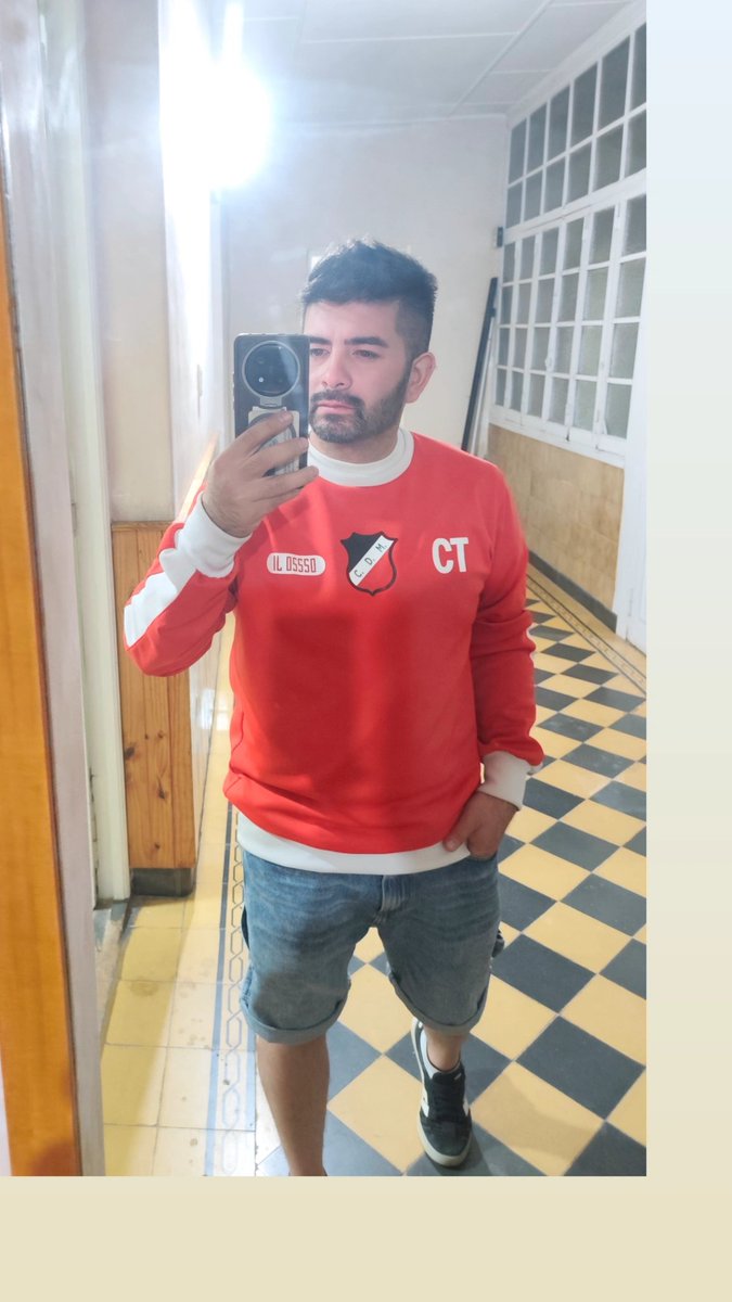 Lejos...El mejor buzo de la historia!!
Regalo de mi amigo/hermano Carlos Sebastián "Pampero" Coria.
🫶🏻🇾🇪🤟🏻🇾🇪🫂