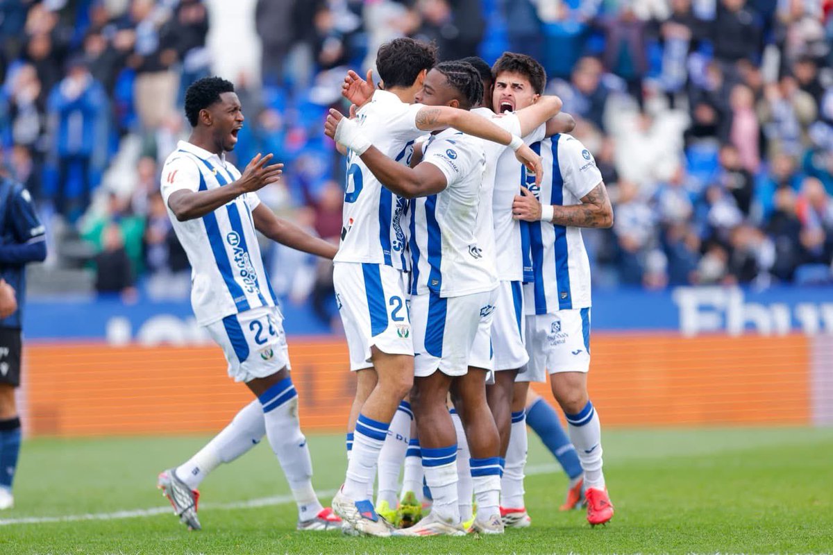 LegaFᴀɴᴛᴀsʏ tweet media