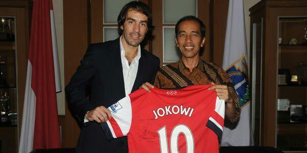kemgelapan's tweet photo. Loh, kami juga fans Arsenal sejak zaman Thierry Jacque Oui. https://t.co/mGHYl5UykP